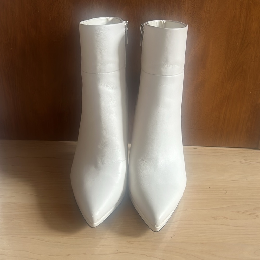 Vince Camuto Womens Pitonnda White Pointed Toe Leather Ankle Boots Heels